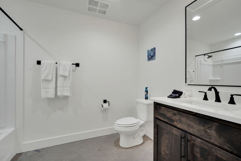 Bathroom 3, The Lawson District, Ellis