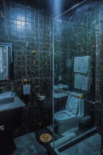 Bathroom 4, Shelbees Suites, Cornelia Ida / Stewartville