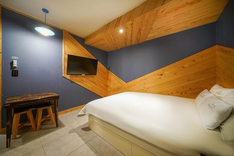 Bedroom 2, Oops Hotel, Suyeong