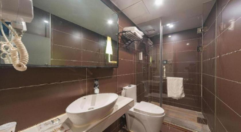 Bathroom 2, IU Hotel Changsha Railway Station Branch, Changsha