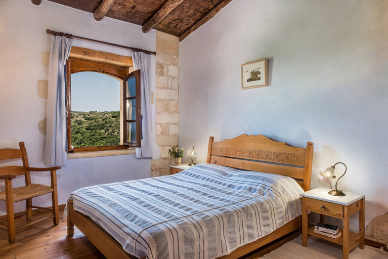 Room 2, Kamares a Restaured Venetian Domain Retreat, Crete