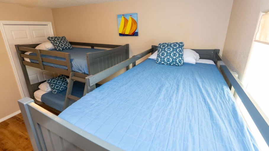 Room 2, New 3br Townhome, Heated Pool, Beach Steps Spi 3 Bedroom Apts, Cameron