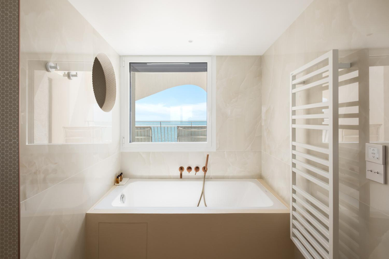 Bathroom 5, Hotel La Plage La Grande Motte, Hérault