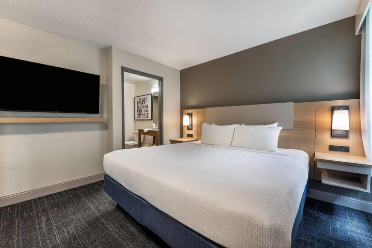 Bedroom 3, Days Inn & Suites by Wyndham Thunder Bay, Thunder Bay