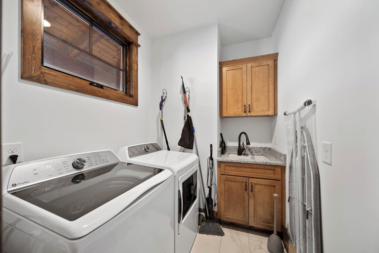 Interior 5, Whispering Creek at Eagles Nest, Avery