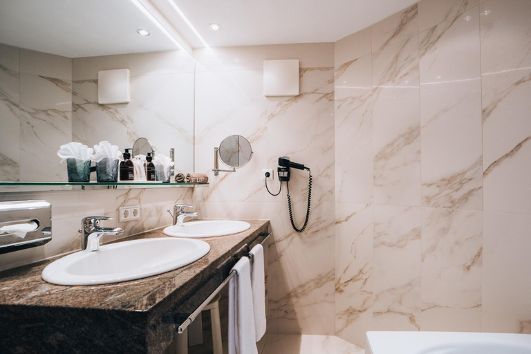 Bathroom 4, Hotel Bergwelt, Imst