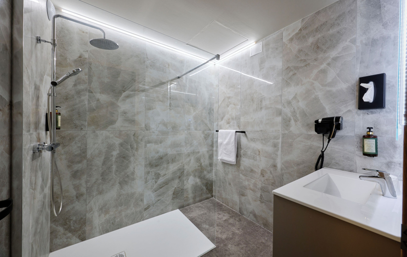 Bathroom 5, Hôtel la Perna, Vaucluse