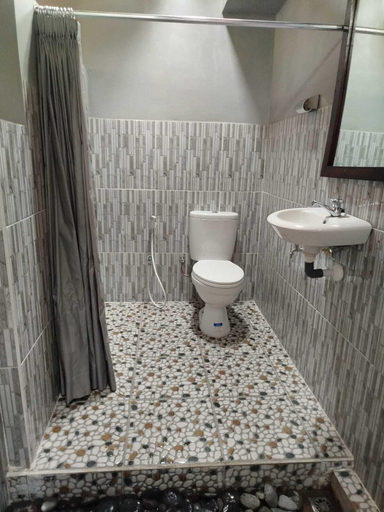 Bathroom 2, Borneo Log Cabin Guest House, Buleleng