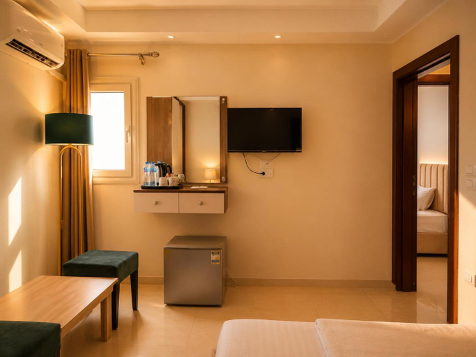 Others 5, Jumeirah Pyramids view, Al-Ahram