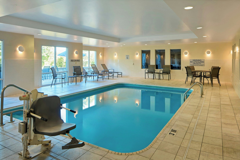 Sport & Beauty 5, Fairfield Inn & Suites by Marriott Cleveland Avon, Lorain