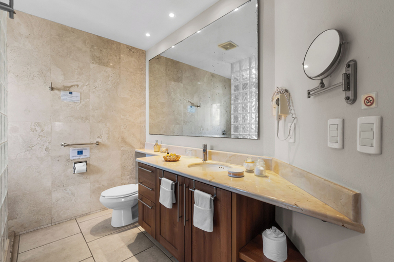 Bathroom 5, Marina Banderas Suites, Puerto Vallarta