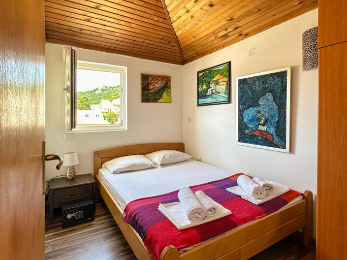 Bedroom 2, LaRos Apt