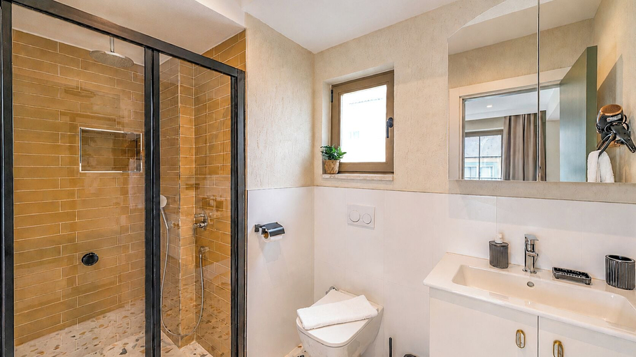Bathroom 2, Luz Suit, Kaş