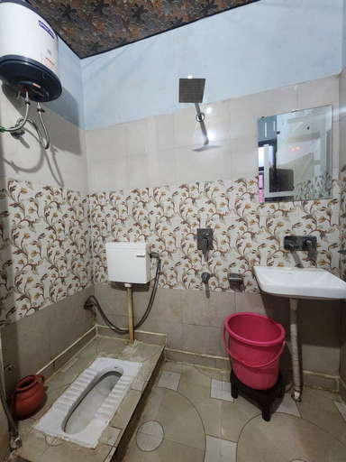 Bathroom 5, Oly Hotel Royal Orbit, Delhi