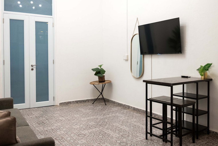 Living area 2, Elokut Apartments by Stay with Bear