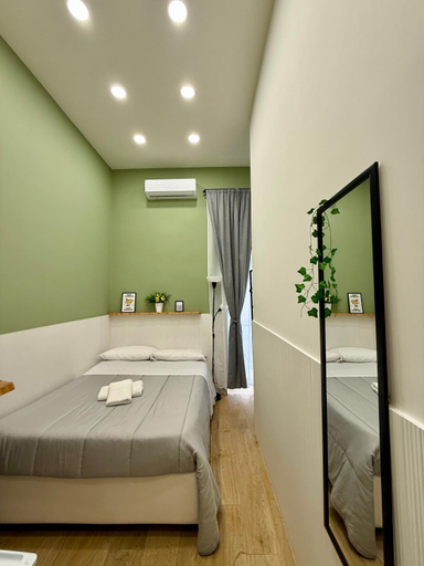 Bedroom 3, Central Station House, Napoli