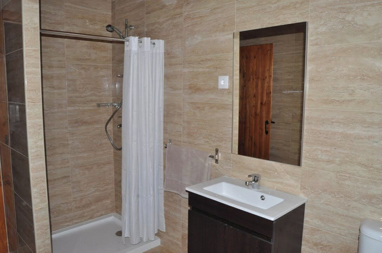 Bathroom 4, Casa De Campo De Oliveiras, Penela