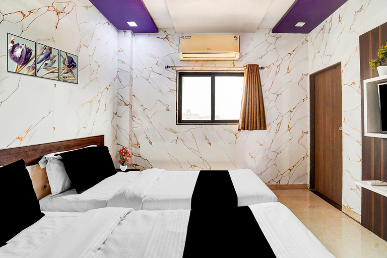 Room 5, Deluxe Hotel Navjivan, Ahmadabad