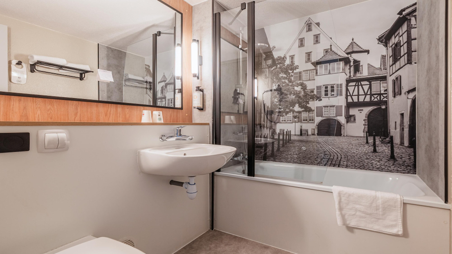 Bathroom 5, Campanile NATURE - Colmar Parc des Exposition, Haut-Rhin