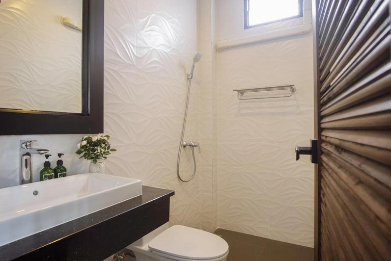 Bathroom 3, Sea Beach Hostel & Club Beachfront 18-39 years only, Mueang Krabi