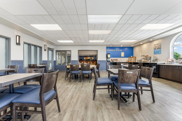 Food & Drinks 5, Days Inn & Suites by Wyndham Thunder Bay, Thunder Bay