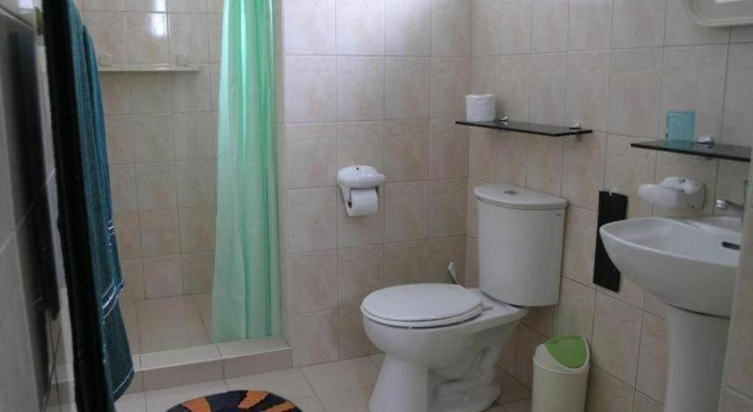 Bathroom 3, Marcosas Cottages Resort, Moalboal