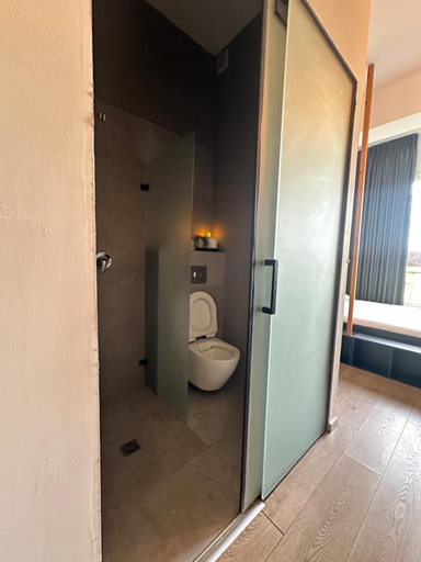 Bathroom 2, LevonTLV