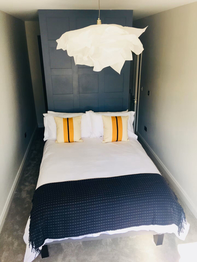Room 4, St Helen's Street Town House