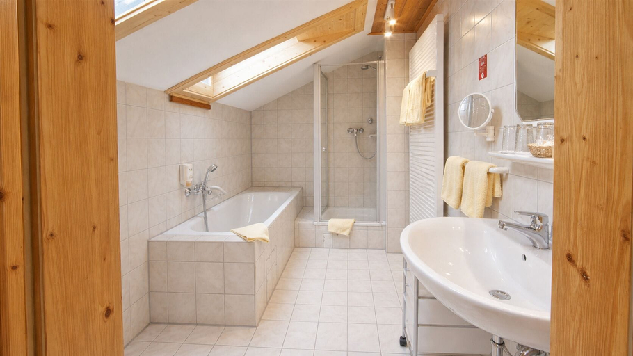 Bathroom 4, Hotel Brunner, Amberg