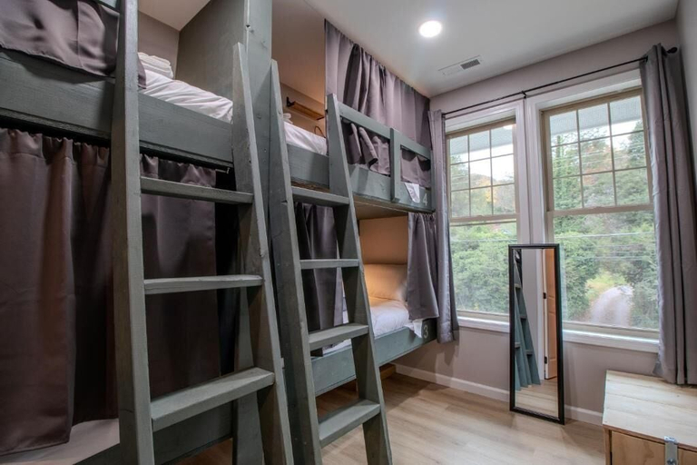 Others 5, The Lazy Tiger Hostel, Buncombe