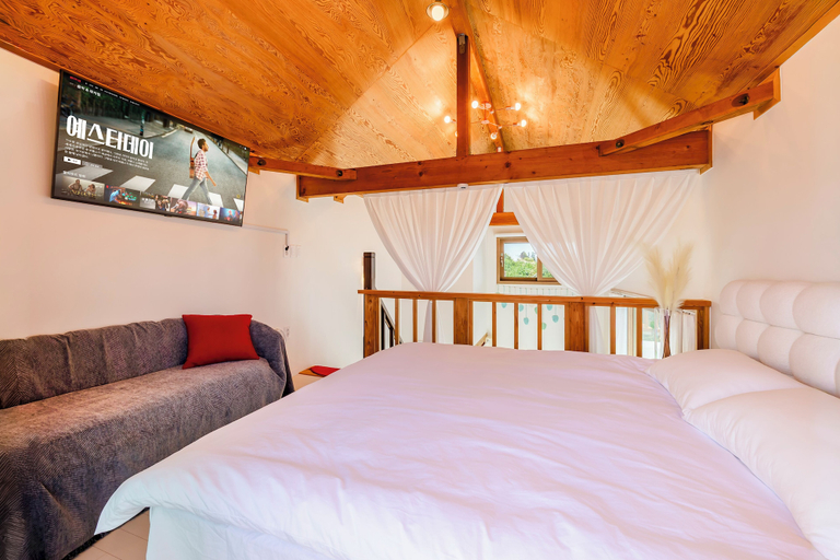 Room 4, Deogwon Myeongga, Seogwipo