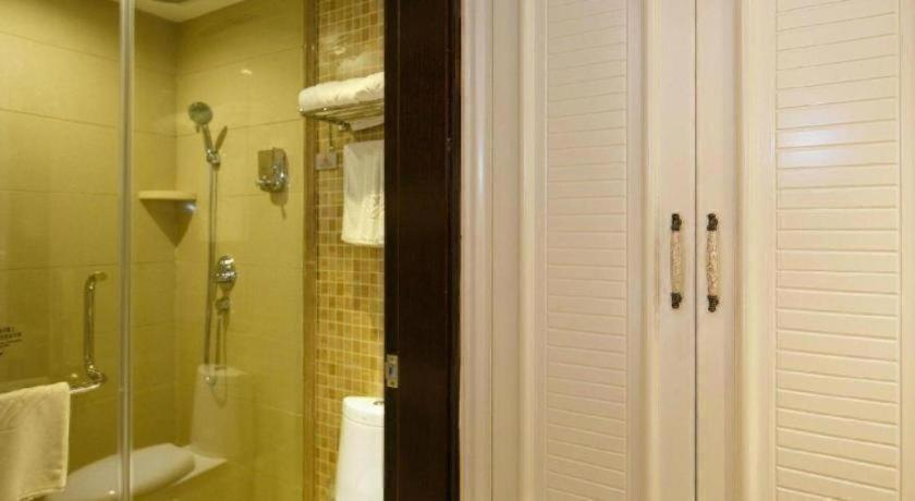 Bathroom, Hangzhou Silver Star Hotel, Hangzhou