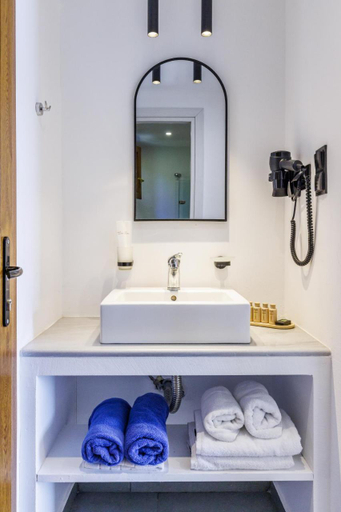 Bathroom 3, Blue Green Bay, Thessaly