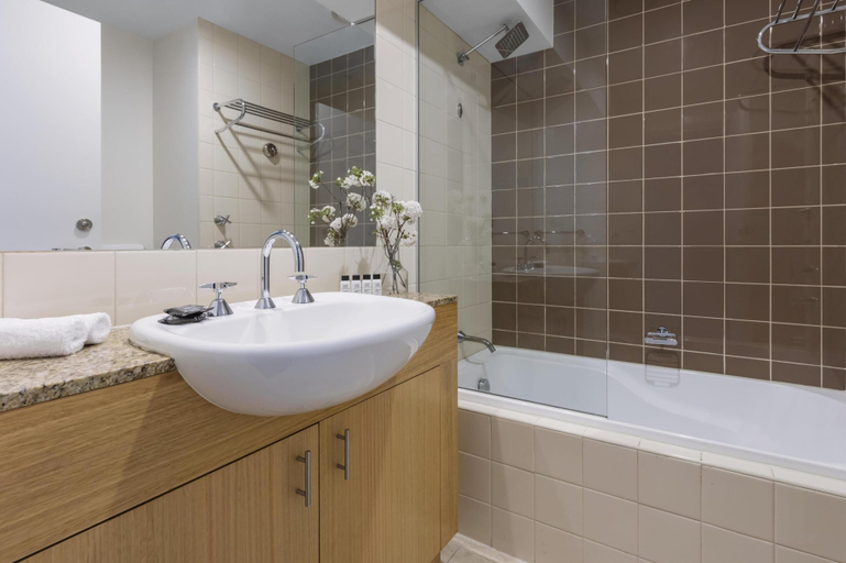 Bathroom 5, Oaks Melbourne on Market Hotel, Melbourne