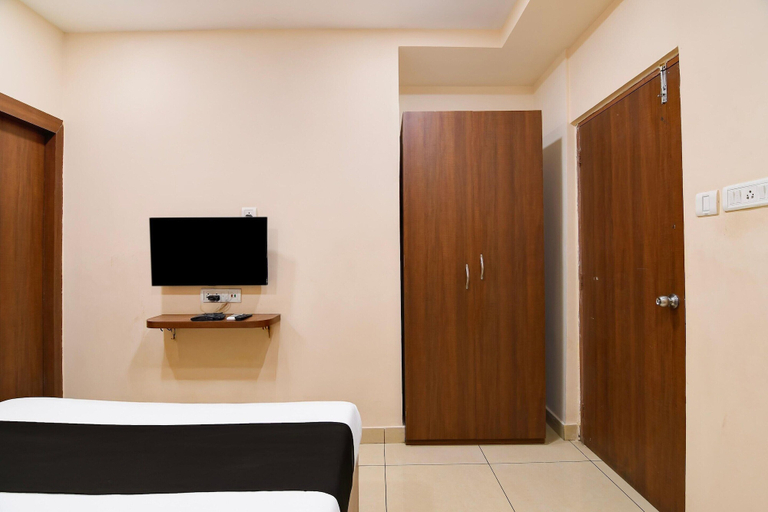 Room 4, Deluxe Goukul Recedancy, North 24 Parganas