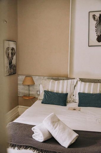 Bedroom 3, Ariane Hotel, Allier