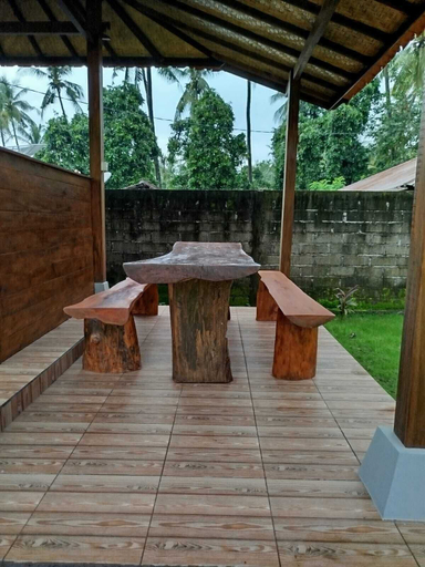 Outdoor dining 3, Borneo Log Cabin Guest House, Buleleng