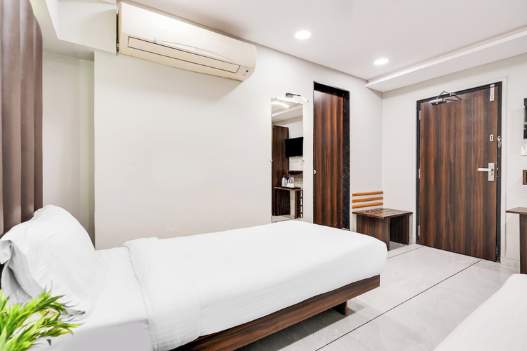 Room 5, Palette Country Club Surat, Surat