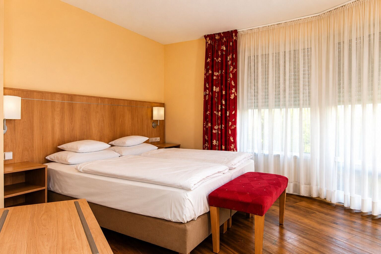 Bedroom 4, Wolfsburg Sandkamp Hotel by Belvilla, Wolfsburg
