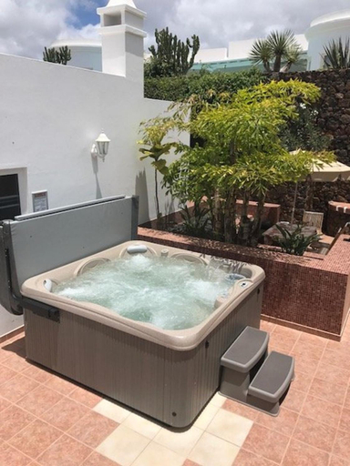 Sport & Beauty 5, Charming Puerto Del Carmen Villa 4 Bedrooms Villa Tarez Private Pool, Las Palmas