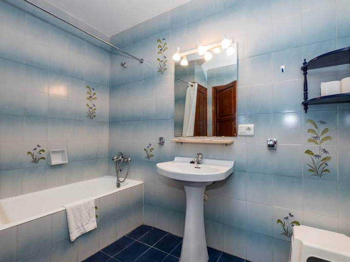 Bathroom 3, Great Son Bou Villa Casa Lucia 3 Bedroom Family Villa Large Spacious Pool, Baleares