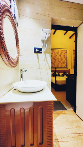 Bathroom 5, Mark & Meadows, Birbhum