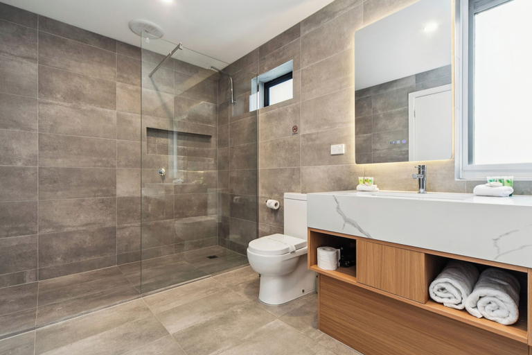 Bathroom 3, Frankston Bay Motel, Melbourne
