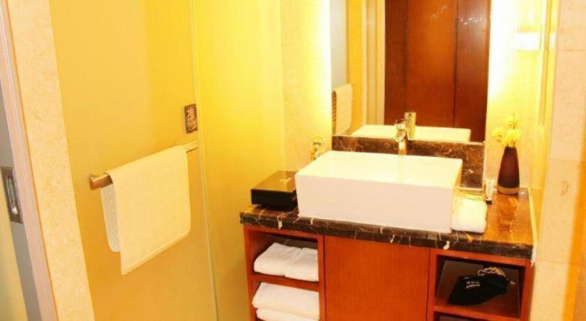 Bathroom 4, Shenyang Rayfont International Hotel, Shenyang