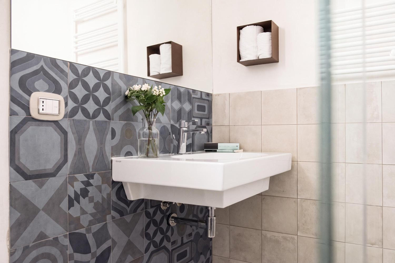 Bathroom 5, Villa Sorbo, Ragusa