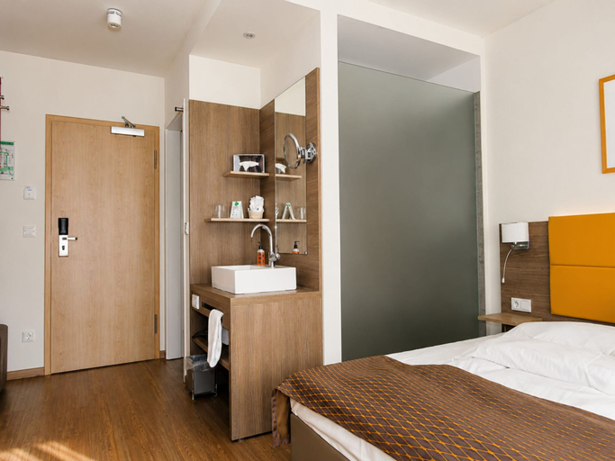 Bedroom 4, Wolfsburg Sandkamp Hotel by Belvilla, Wolfsburg