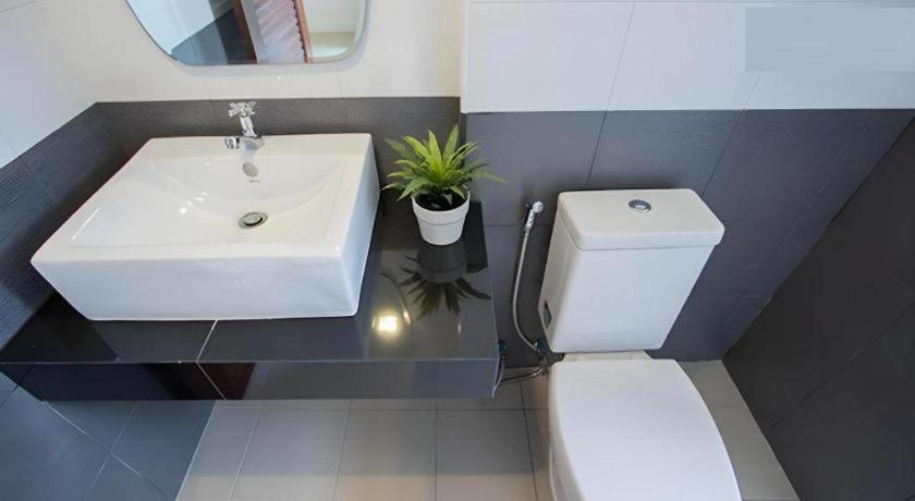 Bathroom 3, Seabreeze Bangsaen, Muang Chon Buri