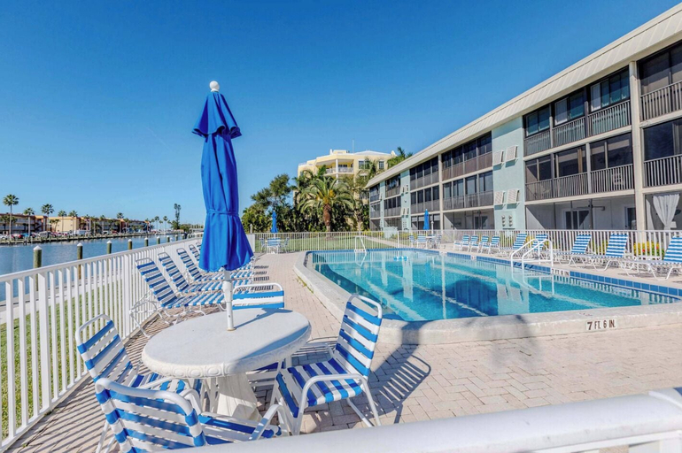 Pool 2, Quiet Condo with Pool Ground Floor, Sarasota