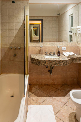 Bathroom 3, Hotel Copahue, Junín