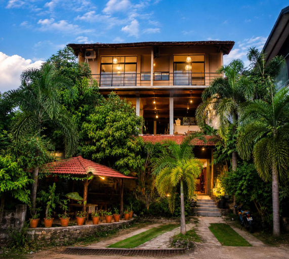 Exterior & Views